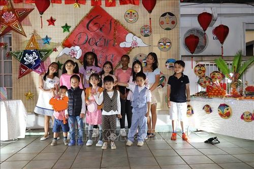 Thiếu nhi Việt Nam tại Nam Phi vui đón Tết trông Trăng