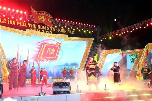 Tưởng niệm 723 năm Ngày mất Anh hùng dân tộc Trần Hưng Đạo và khai Hội mùa Thu Côn Sơn - Kiếp Bạc