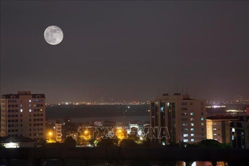 Ngắm siêu trăng cuối cùng của năm 2023 trên bầu trời Hà Nội