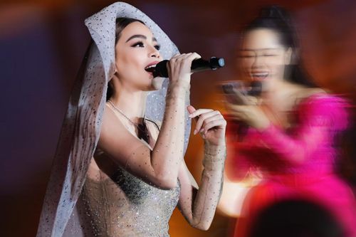 Nữ ca sĩ hát nhạc của Hồ Ngọc Hà nhưng không thuộc lời, xử lý ra sao?
