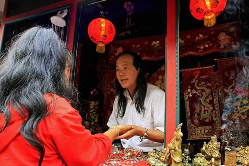 Bói toán - Ngành kinh doanh triệu đô tại Singapore