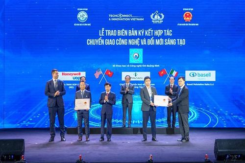 Trao 8 biên bản hợp tác chuyển giao công nghệ tại Techconnect and Innovation Vietnam 2023