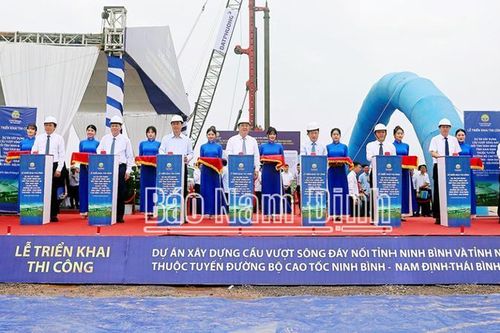 Thi công cầu vượt sông Đáy gần 1.500 tỷ đồng, kết nối hai tỉnh Nam Định và Ninh Bình