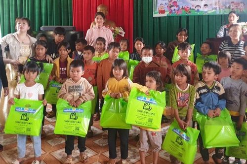 Hơn 2,5 tỷ đồng trao quà Trung thu cho thiếu nhi