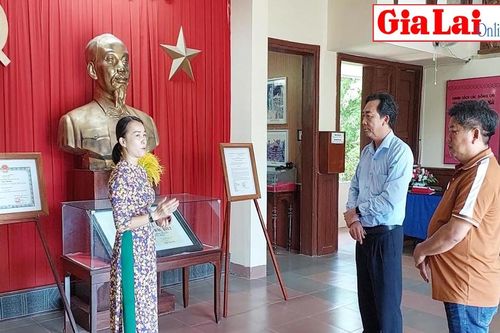 Thăm Khu di tích Quốc gia đặc biệt Ba Tơ