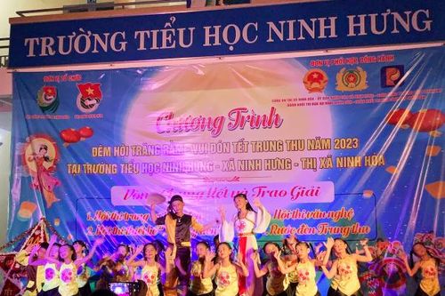 Tổ chức vui Tết Trung thu cho gần 500 thiếu nhi xã Ninh Hưng