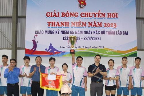 Khối thi đua Trường học vô địch Giải bóng chuyền hơi thanh niên năm 2023