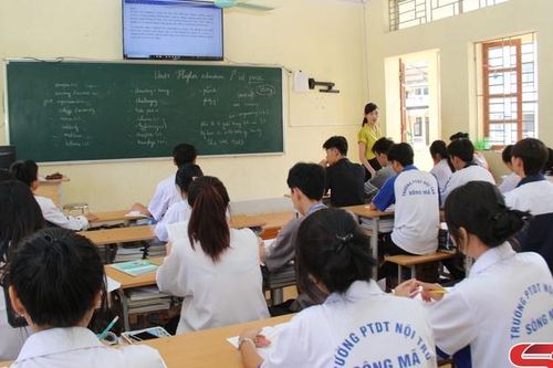 Nấu ăn bán trú giúp học sinh yên tâm học tập