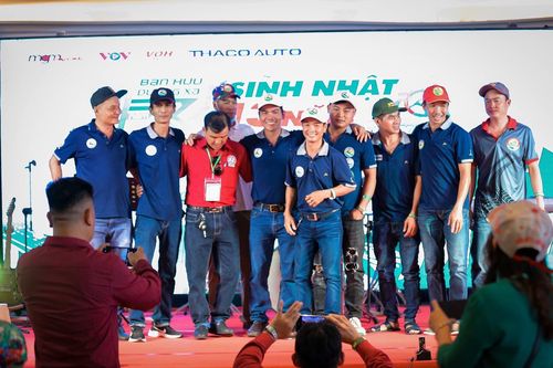 'Bạn hữu đường xa' kỷ niệm sinh nhật lần thứ 14