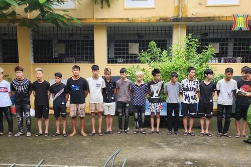 Khởi tố 5 thiếu niên sử dụng súng bắn người đi đường