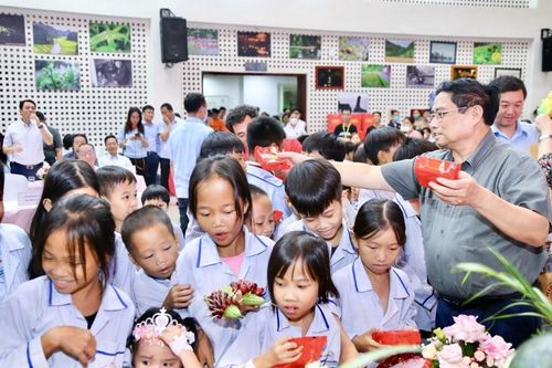 Gần 6 triệu trẻ em được tặng quà Tết Trung thu