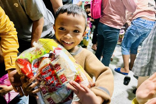 Đêm Trung thu ấm áp của trẻ em vùng cao Phú Yên