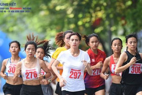 Một số hình ảnh đẹp tại chung kết Giải chạy Báo Hànôịmới