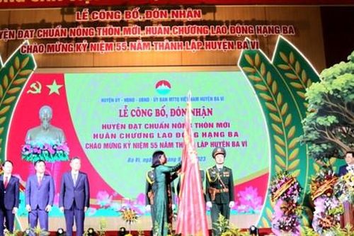 Ba Vì đón nhận danh hiệu huyện nông thôn mới và Huân chương Lao động hạng Ba
