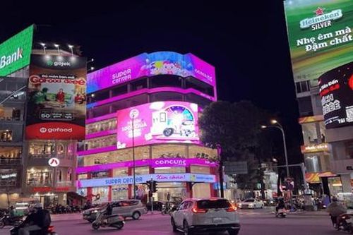 Thành phố Hồ Chí Minh hướng đến mục tiêu thu 32.000 tỷ đồng từ quảng cáo ngoài trời