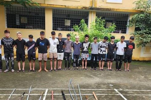 Thông tin mới về nhóm thanh niên ném chai bia vào mặt người đi đường