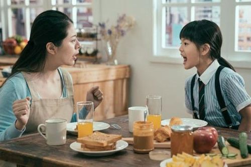8 hành vi cha mẹ vô tình làm hư con mà không biết