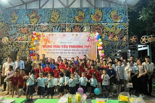 Mang 'Trung thu yêu thương' đến với những mảnh đời đặc biệt