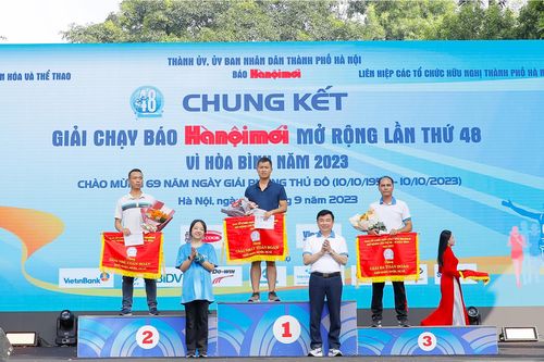 Hơn 300 cán bộ - công nhân viên Tập đoàn Tân Á Đại Thành tham gia Giải chạy Báo Hà Nội mới mở rộng lần thứ 48
