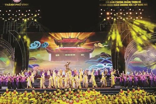 Chủ tịch Quốc hội dự lễ Kỷ niệm 60 thành lập thành phố Vinh