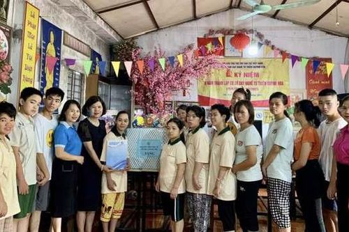 Hội LHPN Thanh Trì tặng hàng trăm suất quà cho trẻ em dịp đầu năm học