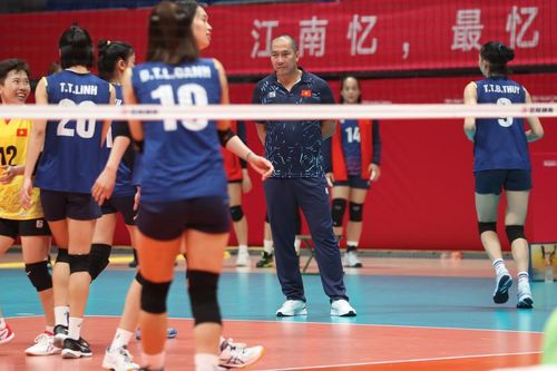 HLV Nguyễn Tuấn Kiệt: 'Gần như 100% những quả bóng khó Thanh Thúy đánh đều ghi điểm'