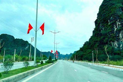 Sôi nổi các hoạt động chào mừng kỷ niệm 60 năm thành lập tỉnh Quảng Ninh