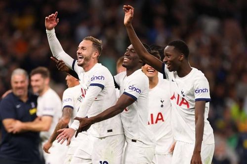 Trọng tài 'mắc lỗi con người nghiêm trọng', Liverpool trắng tay tại Tottenham