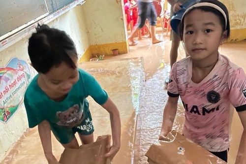 Mưa lũ đi qua, xót xa ở lại