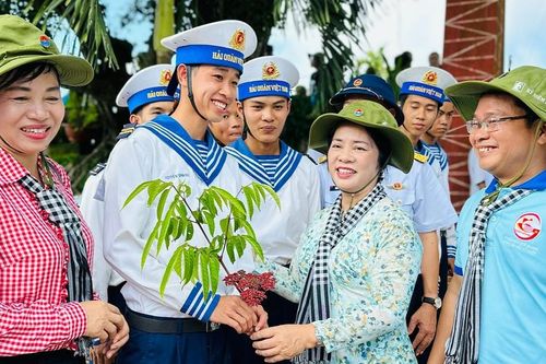 Đến với nơi đảo xa mà gần