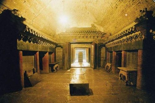 Khai quật mộ cổ nhà Chu, chuyên gia 'rớt nước mắt' trước cảnh tượng này...