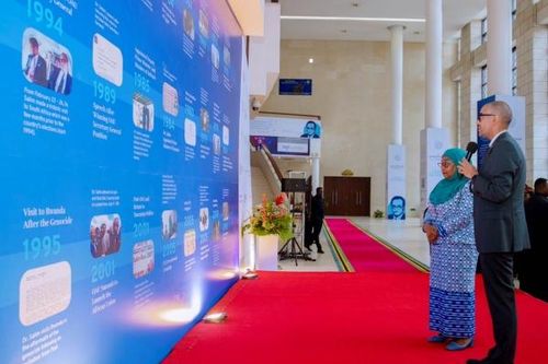 Tanzania khánh thành Kho lưu trữ kỹ thuật số mang tên chính trị gia kỳ cựu Salim Ahmed Salim