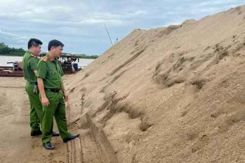 Quảng Bình: Điều tra Công ty TNHH Xây dựng Hoàng Phúc thuê người khai thác gần 2000m3 cát trái phép