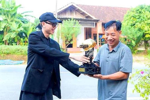 Rapper 'À Lôi': Cắt tóc, cấy lúa đều 'siêu'