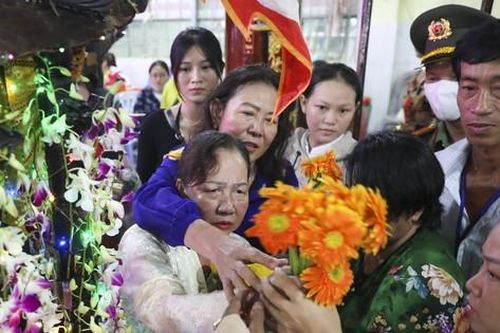 Chen nhau lấy lộc tại lễ hội Nghinh Ông - Cần Giờ