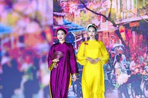Mãn nhãn màn trình diễn áo dài 'Thu Hà Nội xưa và nay'