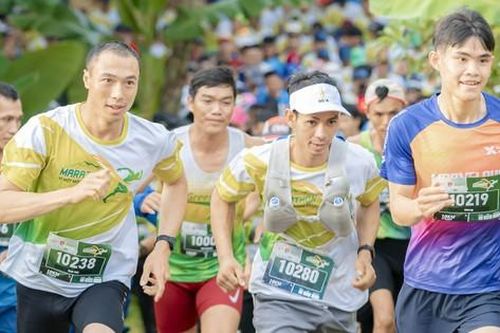 Hơn 500 vận động viên chạy vì môi trường dưới chân đèo Khánh Lê