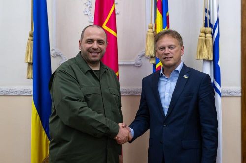 Anh tăng cường hợp tác với Ukraine, Kiev nhận dây chuyền vũ khí phương Tây