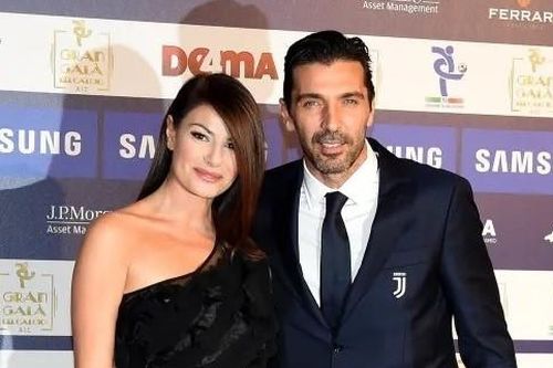 Nữ MC thể thao quyến rũ kể chuyện rơi 'lưới tình' Buffon