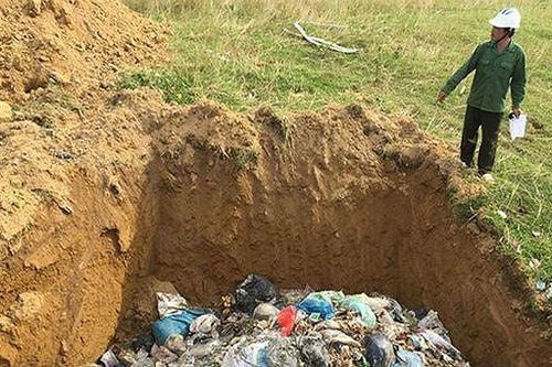 Chôn lấp rác thải 'khuất mắt' nhưng gây nguy hại, ô nhiễm môi trường