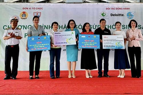 Chăm sóc sức khỏe cho 600 thân nhân chiến sỹ hải quân Vùng 4