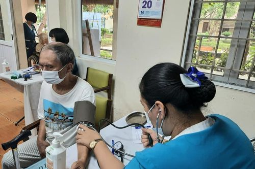 Nâng cao năng lực chăm sóc người cao tuổi khi dân số già hóa