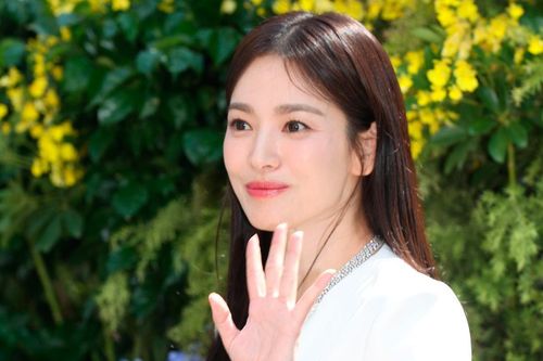 Song Hye Kyo chính thức công khai tình yêu, là ai mà có được trái tim ngọc nữ?