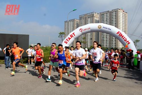 Gần 300 VĐV tranh tài tại Giải chạy chào mừng Ngày Doanh nhân Việt Nam