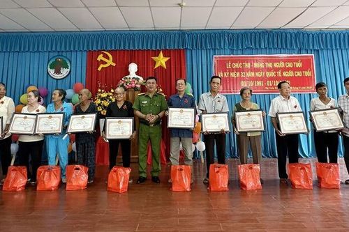 Mừng thọ 1.717 cụ cao tuổi ở Tri Tôn