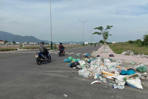 Đổ rác bừa bãi