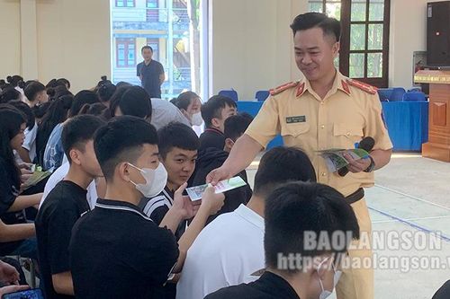 Trên 300 học sinh được tuyên truyền về an toàn giao thông