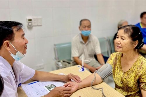 Đa dạng các hoạt động chăm sóc sức khỏe người cao tuổi