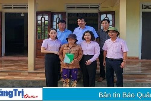 Ngân hàng CSXH Việt Nam hỗ trợ 100 triệu đồng cho người dân xã Triệu Ái bị ảnh hưởng thiên tai