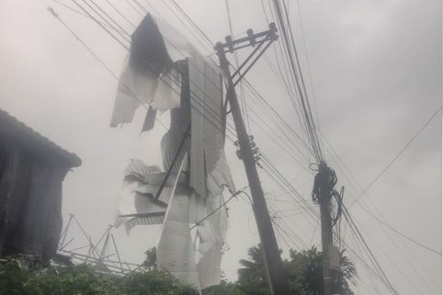 Hơn 1 nghìn hộ dân tại Định Quán, Đồng Nai mất điện do gió lốc